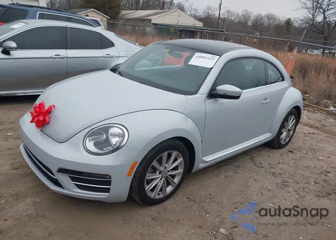 2018 Volkswagen Beetle 2.0T Se из США, поврежденный, VIN 3VWJD7AT8JM711581